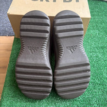 Load image into Gallery viewer, Adidas Yeezy Oil Desert Boots Size 9
