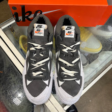 Load image into Gallery viewer, Nike Sacai Low Blazers Size 11
