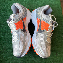 Load image into Gallery viewer, Nike Vomero 5s Size 13
