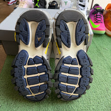 Load image into Gallery viewer, Balenciaga Tracks Size 41
