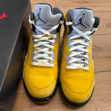 Load image into Gallery viewer, Jordan Tokyo T23 5s Size 10.5
