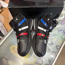 Load image into Gallery viewer, Nike LeBron The Shop 3s Size 11
