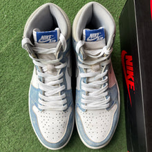 Load image into Gallery viewer, Jordan Hyper Royal 1s Size 10
