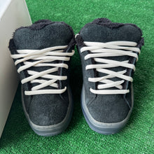Load image into Gallery viewer, ERL Vamps Size 9
