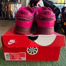 Load image into Gallery viewer, Nike 2022 Valentines Day Low Dunks Size 11W/9.5M
