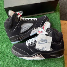 Load image into Gallery viewer, Jordan Reimagined Metallic 5s Size 9
