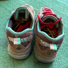 Load image into Gallery viewer, New Balance Stray Rat 827s Size 9.5
