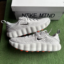 Load image into Gallery viewer, Nike Light Smoke Mind 002s Size 11
