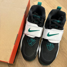 Load image into Gallery viewer, Nike Emerald Air Diamond Turfs Size 10
