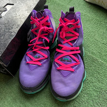 Load image into Gallery viewer, Nike LeBron DJ Bron 19s Size 11.5
