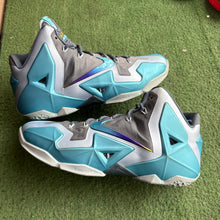 Load image into Gallery viewer, Nike LeBron Gamma Blue 11s Size 10
