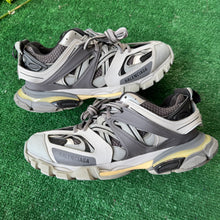 Load image into Gallery viewer, Balenciaga Tracks Size 44

