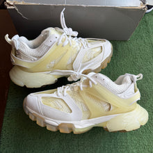 Load image into Gallery viewer, Balenciaga Tracks Size 41
