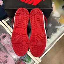 Load image into Gallery viewer, Jordan Homage To Home 1s Size 12
