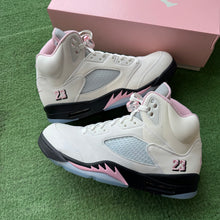 Load image into Gallery viewer, Jordan Medium Pink 5s Size 11.5
