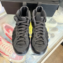 Load image into Gallery viewer, Nike Carbon Fiber Foamposites Size 7
