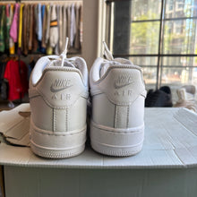 Load image into Gallery viewer, Nike White Air Force 1s Size 7.5
