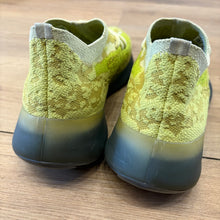 Load image into Gallery viewer, Yeezy Hylte 380s Size 9.5
