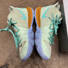 Load image into Gallery viewer, Nike Kyrie Squidward 5s Size 9
