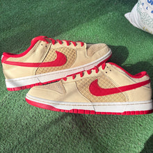 Load image into Gallery viewer, Nike Strawberry Waffle Low Dunks Size 11.5
