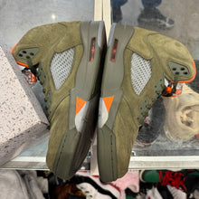 Load image into Gallery viewer, Jordan Olive 5s Size 10
