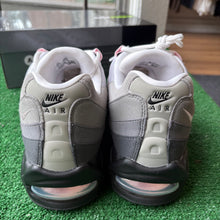 Load image into Gallery viewer, Nike Big Bubble Pink Foam Air Max 95s Size 14.5W/13M
