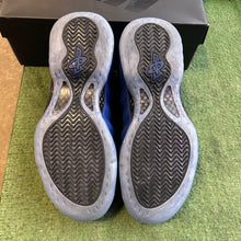 Load image into Gallery viewer, Nike Deep Royal Foamposites Size 9.5
