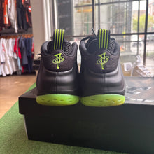 Load image into Gallery viewer, Nike Volt Foamposites Size 8
