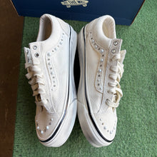 Load image into Gallery viewer, Vans Marshmallow Pearlized Old Skool 36s Size 9.5
