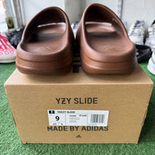 Load image into Gallery viewer, Yeezy Flax Slides Size 9
