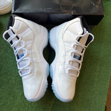 Load image into Gallery viewer, Jordan Legend Blue 11s Size 11
