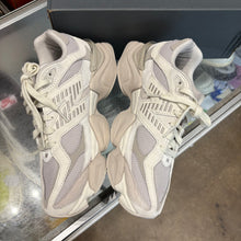 Load image into Gallery viewer, New Balance 9060s Size 8
