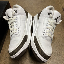 Load image into Gallery viewer, Jordan Mocha 3s Size 10.5
