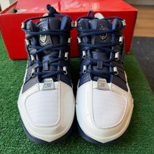 Load image into Gallery viewer, Nike LeBron Midnight Navy 3s Size 9
