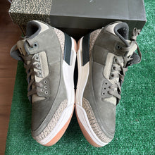 Load image into Gallery viewer, Jordan Family Affair 3s Size 9.5

