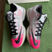 Load image into Gallery viewer, Nike Kobe Mambacurial Elite 10s Size 8
