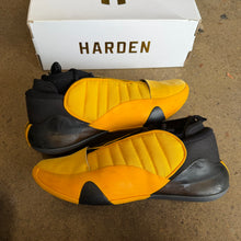 Load image into Gallery viewer, Adidas James Harden Vol 7s Size 9.5

