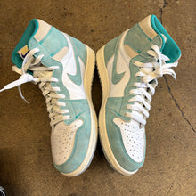 Load image into Gallery viewer, Jordan Turbo Green 1s Size 10.5
