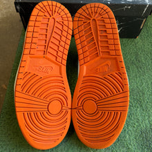 Load image into Gallery viewer, Jordan Shattered Backboard 1s Size 9.5
