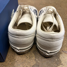 Load image into Gallery viewer, Vans Archive Flame LX Old Skool Size 10.5
