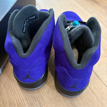 Load image into Gallery viewer, Jordan Alternate Grape 5s Size 12

