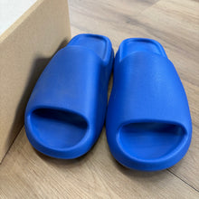 Load image into Gallery viewer, Adidas Yeezy Azure Slides Size 8
