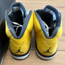 Load image into Gallery viewer, Jordan Tokyo T23 5s Size 10.5
