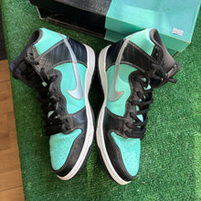 Load image into Gallery viewer, Nike SB Tiffany High Dunks Size 10.5
