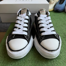 Load image into Gallery viewer, MMY OG Sole Peterson Canvas Lows Size 43
