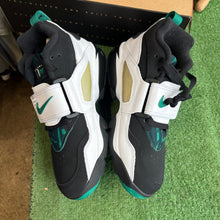 Load image into Gallery viewer, Nike Emerald Air Diamond Turfs Size 8.5
