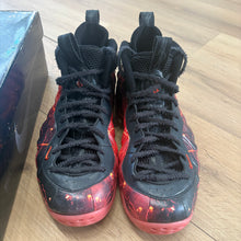 Load image into Gallery viewer, Nike Stranger Things Foamposites Size 11
