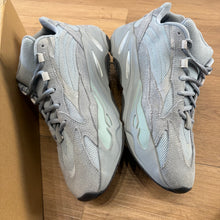 Load image into Gallery viewer, Yeezy Hospital Blue 700s Size 11
