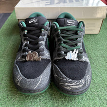 Load image into Gallery viewer, Nike SB There Skateboards Low Dunks Size 8.5
