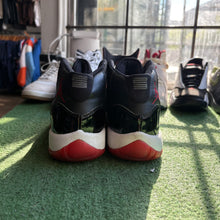 Load image into Gallery viewer, Jordan Bred 11s Size 7Y
